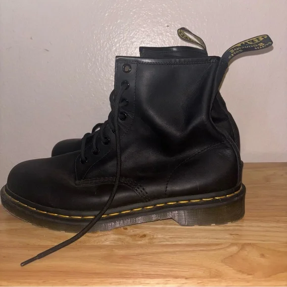 Dr. Martens 1460 Classic Black Leather Lace-Up Boots 8 Hole - Picture 2 of 10